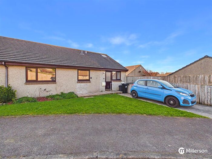 3 Bedroom Bungalow For Sale In Treloweth Way, Pool, TR15