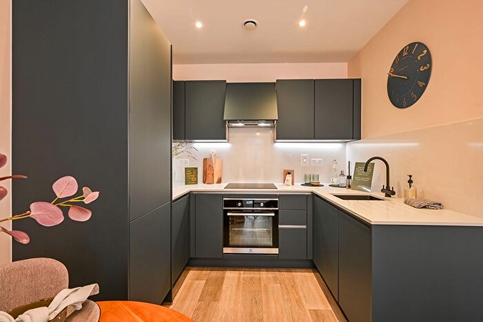 1 Bedroom Flat For Sale In Hendon Waterside, Hendon, NW9
