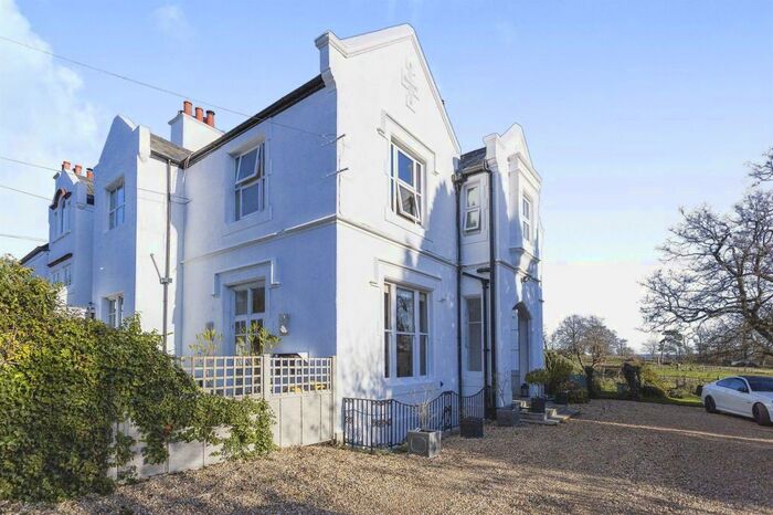 3 Bedroom Property For Sale In The Mount, Ifield, Ifield Wood RH11