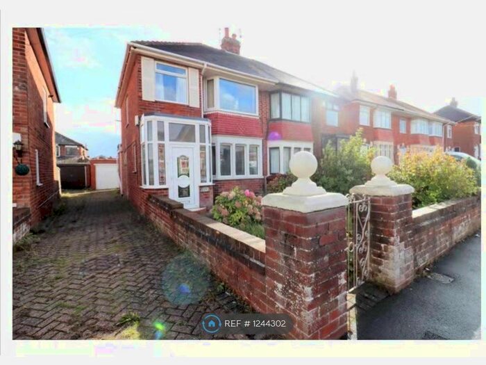 3 Bedroom Semi-Detached House To Rent In Rivington Avenue, Blackpool, FY2
