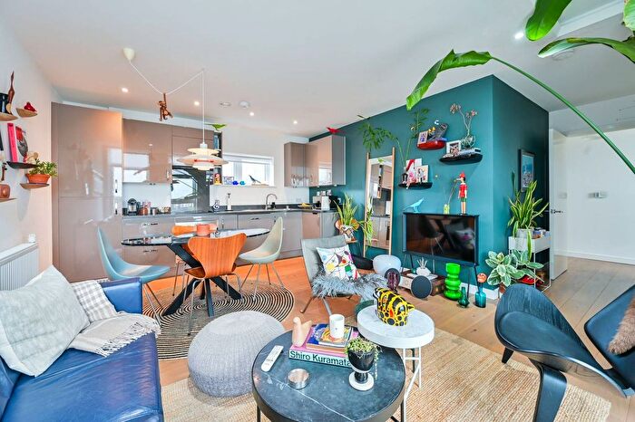 2 Bedroom Flat For Sale In Amelia Street, Elephant And Castle, London, SE17