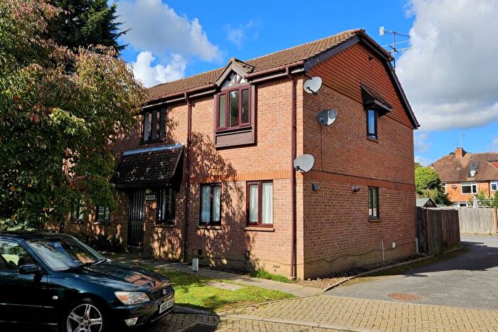 1 Bedroom Flat To Rent In Parkhurst Grove, Horley, Surrey., RH6