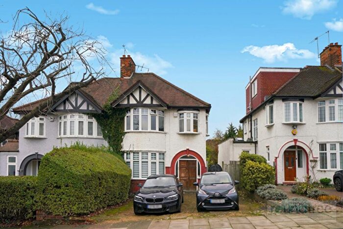 4 Bedroom House For Sale In Tenterden Drive, Hendon, NW4