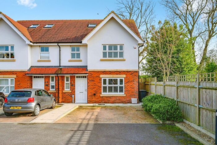 4 Bedroom Semi-Detached House For Sale In Rosecroft Close, Bovingdon, Hemel Hempstead, HP3
