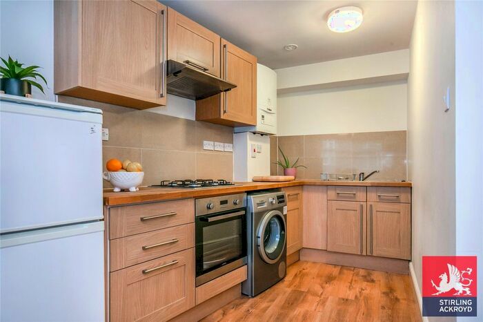 1 Bedroom Flat To Rent In Big Hill, Clapton, Hackney, London, E5