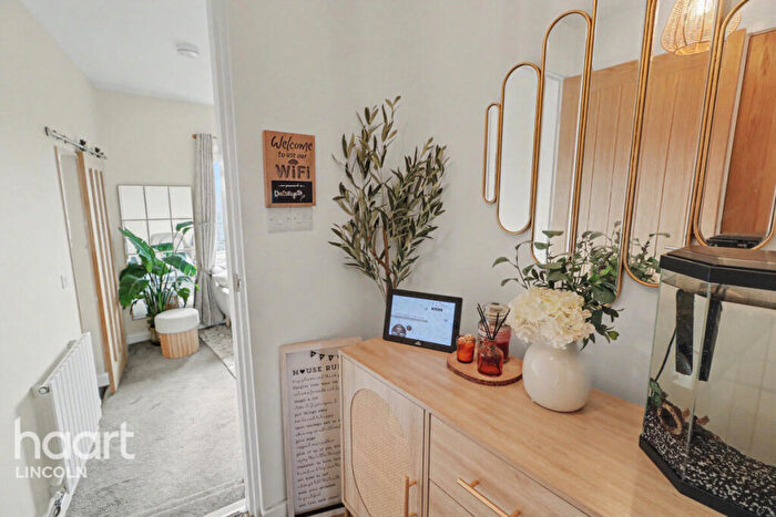 2 Bedroom Detached Bungalow For Sale In Hillside Avenue, Lincoln, LN2