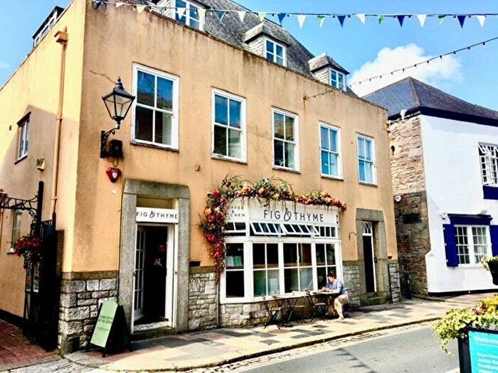 2 Bedroom Flat To Rent In / Southside St, PL1