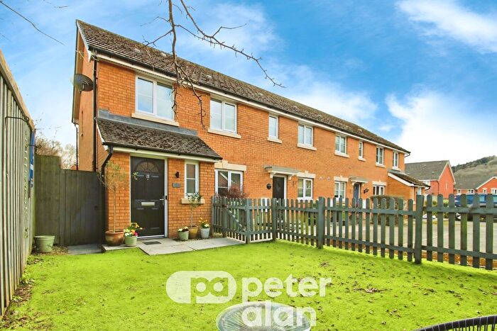 3 Bedroom End Of Terrace House To Rent In Maes Ifor, Taffs Well, Cardiff, CF15