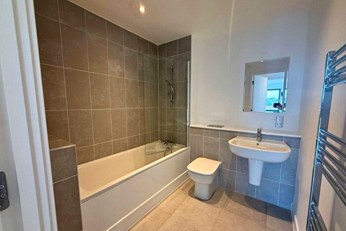 3 Bedroom Apartment For Sale In Phoenix, Saxton Lane, Leeds, LS9
