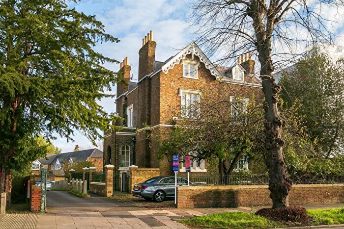 2 Bedroom Flat For Sale In Church Grove, Hampton Wick, KT1