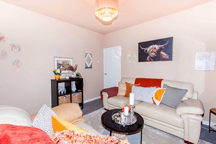 3 Bedroom Terraced House For Sale In Selwyn Street, Bolsover, S44