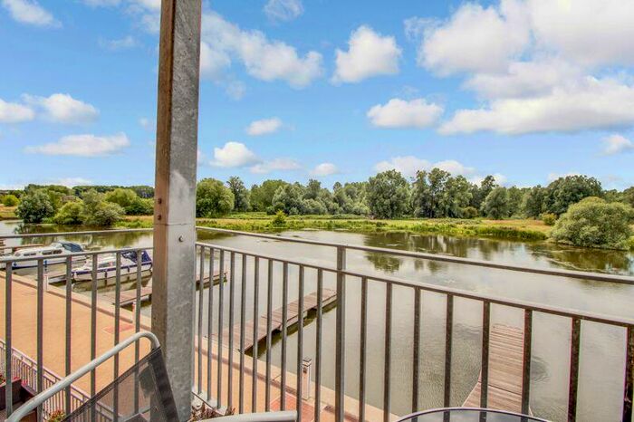 2 Bedroom Apartment To Rent In Wren Walk, St. Neots, PE19