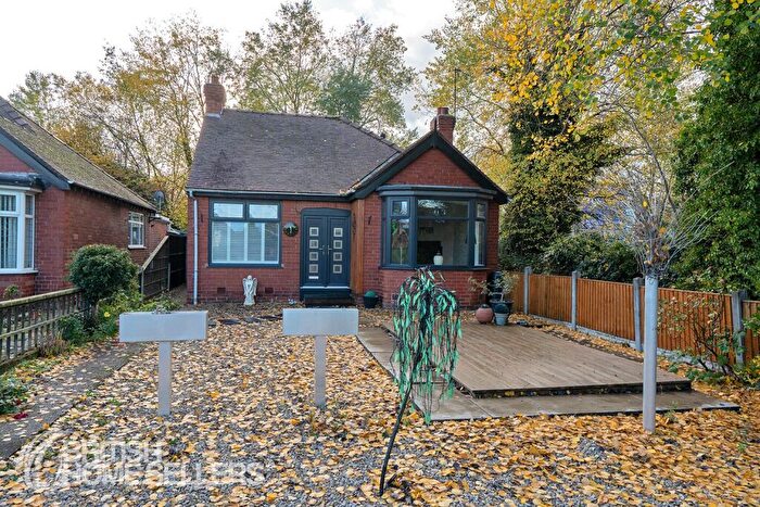 2 Bedroom Bungalow For Sale In York Road, Doncaster, South Yorkshire, DN5