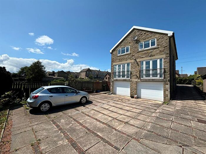 4 Bedroom Detached House For Sale In Long Lane, Queensbury, Bradford, BD13