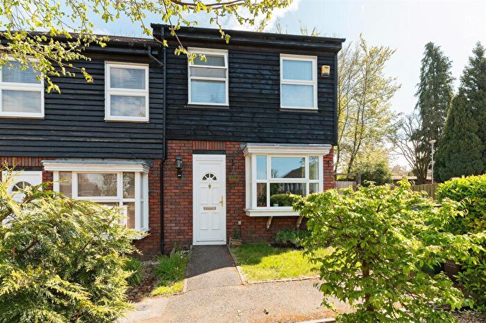 2 Bedroom End Of Terrace House To Rent In Village Row, Sutton, SM2