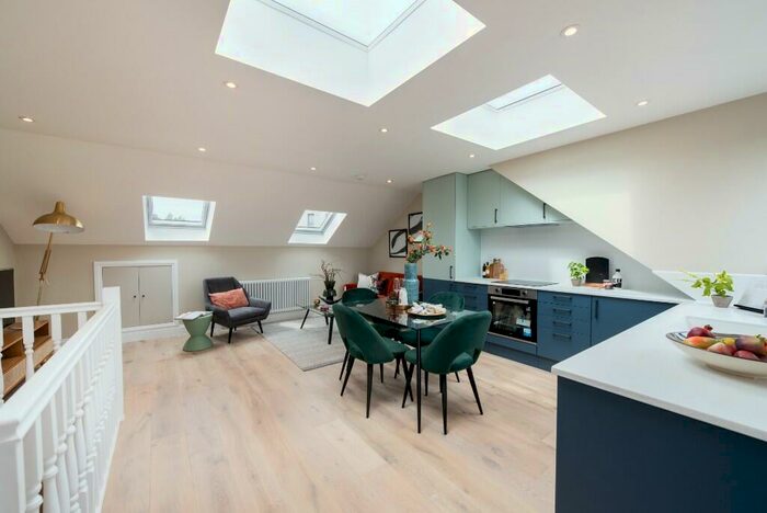 2 Bedroom Flat For Sale In Lindley Road, London, E10