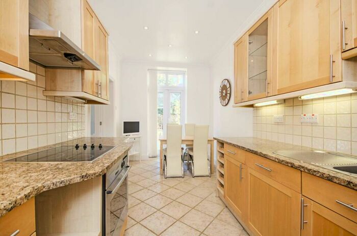 2 Bedroom Flat To Rent In Hall Road, St John's Wood, London, NW8