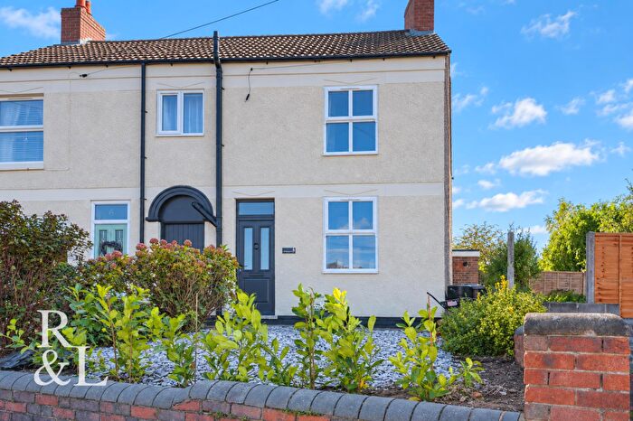 3 Bedroom Semi Detached House For Sale In Mount Pleasant Road, Castle Gresley, DE11