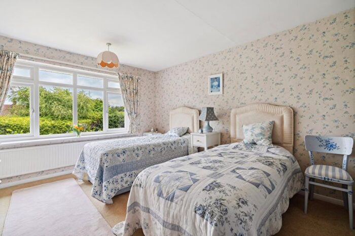 4 Bedroom Detached House For Sale In Maybrook Gardens, High Wycombe, HP13