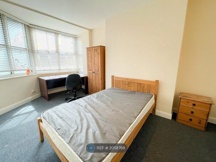 4 Bedroom Flat To Rent In Fairfield Road, Buxton, SK17