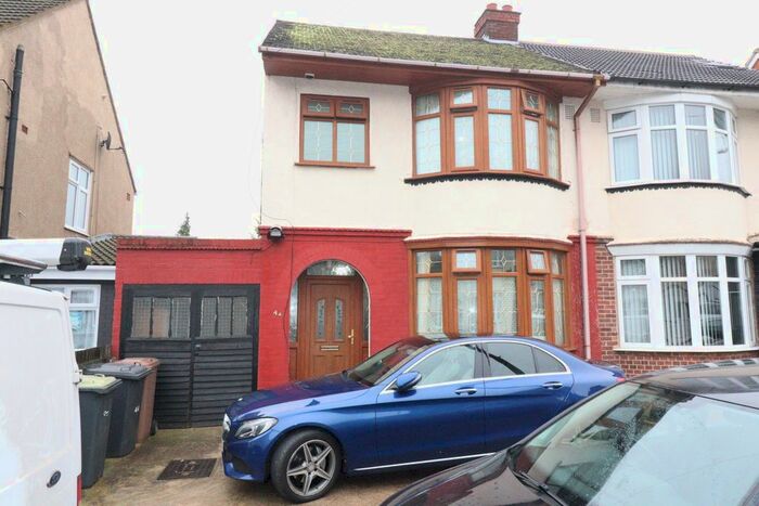3 Bedroom Semi-Detached House To Rent In St Mildreds Avenue, Luton LU3
