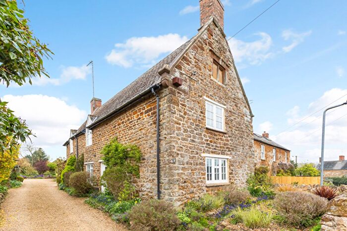 3 Bedroom Detached House For Sale In Banbury Lane, Byfield, NN11