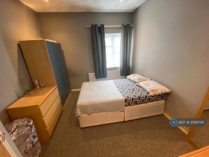 3 Bedroom Flat To Rent In Derby Road, Southampton, SO14