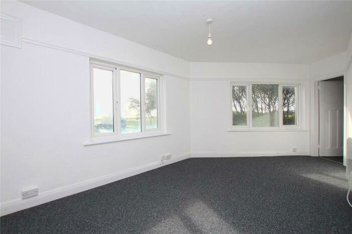 2 Bedroom Apartment To Rent In Western Road, Lancing, West Sussex, BN15