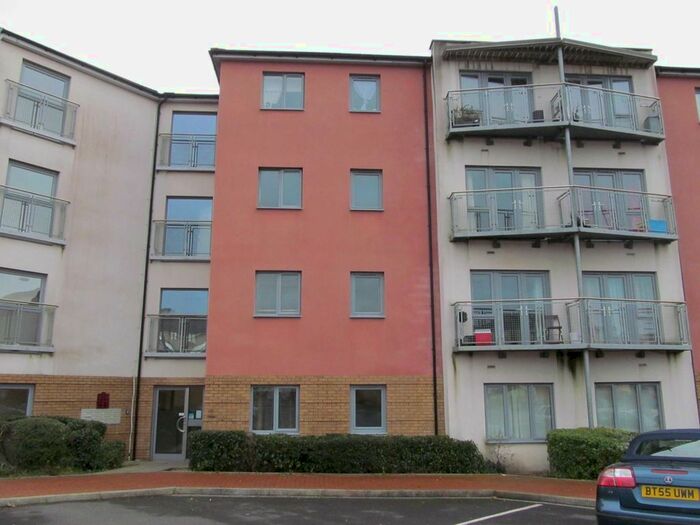 2 Bedroom Flat To Rent In Rhodfa'r Gwagenni, Barry, CF63