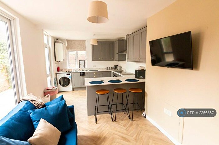 6 Bedroom Terraced House To Rent In East Cliff Road, Winckley Square, PR1