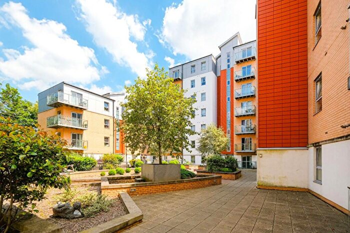 1 Bedroom Apartment To Rent In Queen Mary Avenue, London, E18