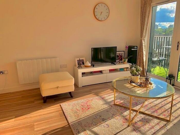 2 Bedroom Flat To Rent In Spring Street, Birmingham, B15