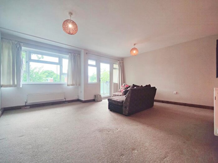 3 Bedroom Flat To Rent In Holden Close, Erdington, B23