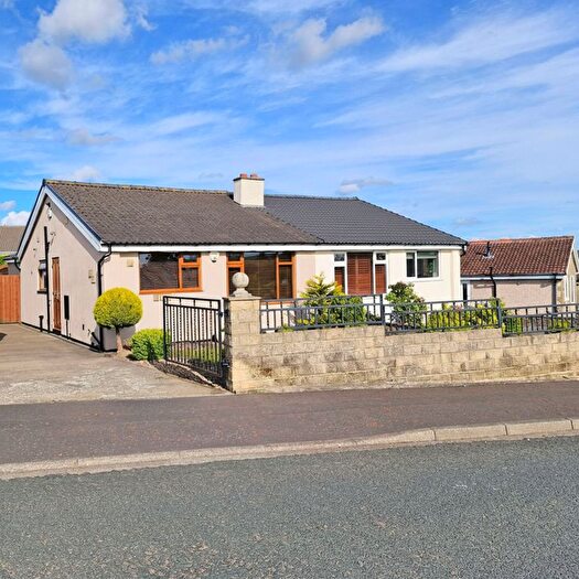 2 Bedroom Semi Detached Bungalow For Sale In Heathmoor Park Road, Halifax, HX2