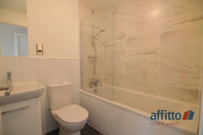 2 Bedroom Apartment To Rent In Romal Capital, Jesse Hartley Way, Liverpool, L3