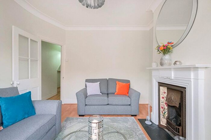 1 Bedroom Flat To Rent In Carr Road, Walthamstow, E17