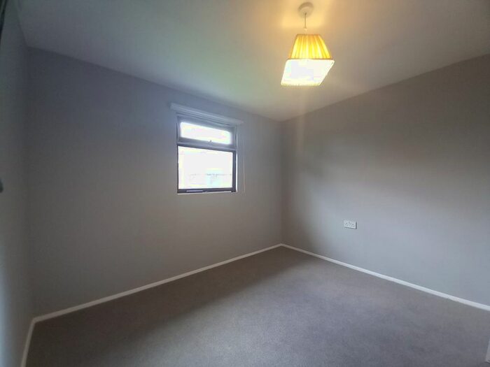 3 Bedroom Flat To Rent In Rosemary Lane, Egham, TW20