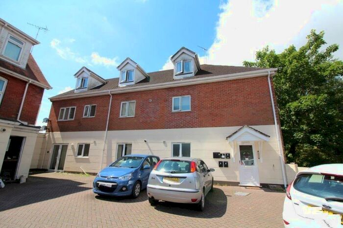 1 Bedroom Flat To Rent In Lower Blandford Road, Broadstone, BH18