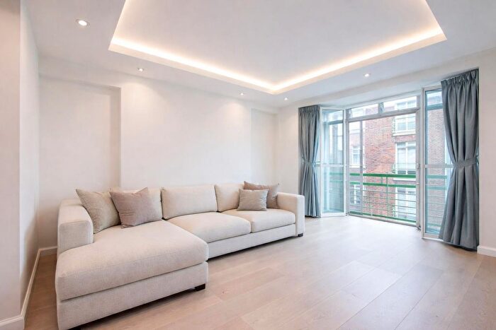 3 Bedroom Flat To Rent In Gloucester Place, Marylebone, London, NW1
