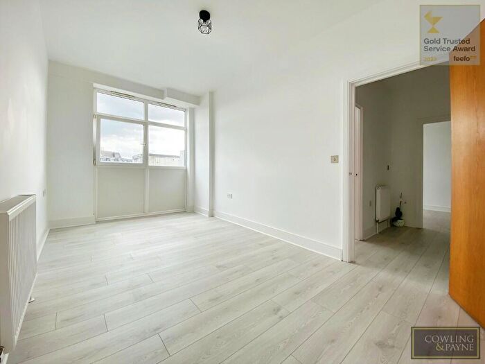 2 Bedroom Apartment To Rent In High Street, Wickford, Essex, SS12