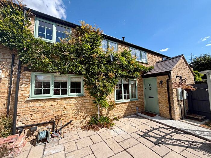2 Bedroom Cottage To Rent In West Street, Olney, MK46