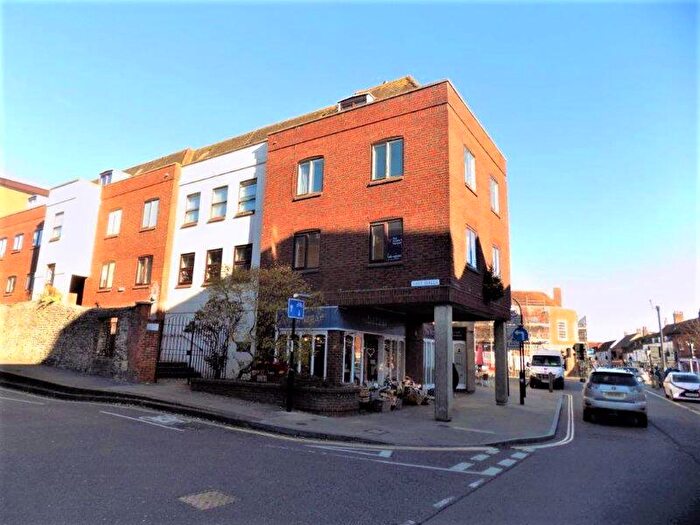 1 Bedroom Flat To Rent In East Walls, Chichester, PO19