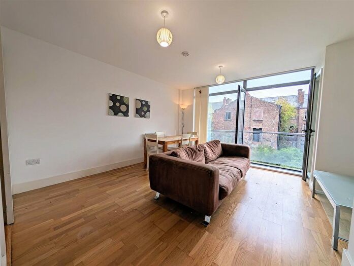 1 Bedroom Flat To Rent In Circle, Henry Street, L1