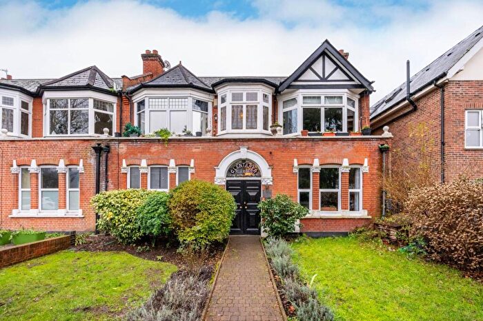 2 Bedroom Maisonette For Sale In Kingston Road, New Malden, KT3