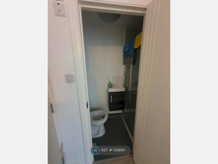 Studio To Rent In Egleston Road, Morden, SM4