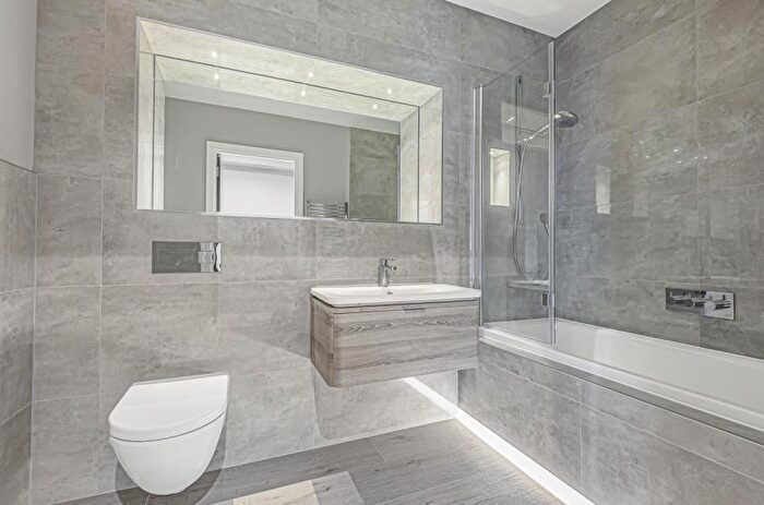 2 Bedroom Apartment For Sale In Virginia Water, Surrey, GU25