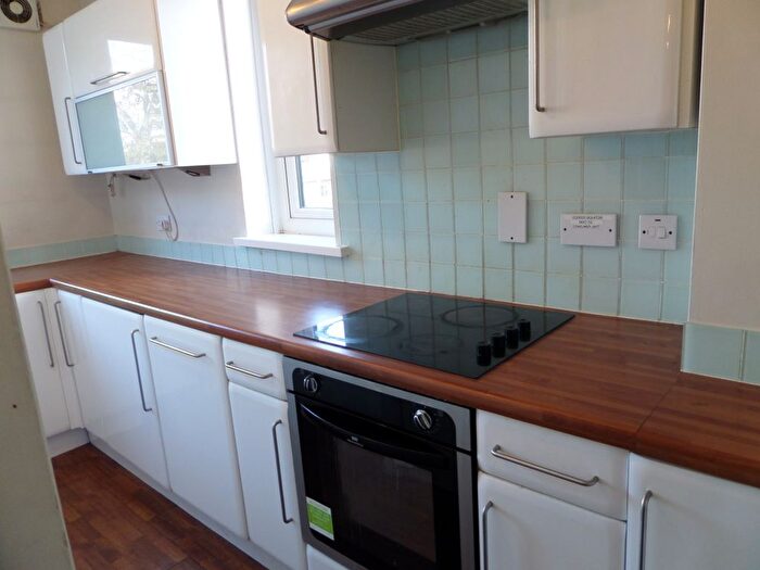 2 Bedroom Flat To Rent In Angelfield, Hounslow, TW3