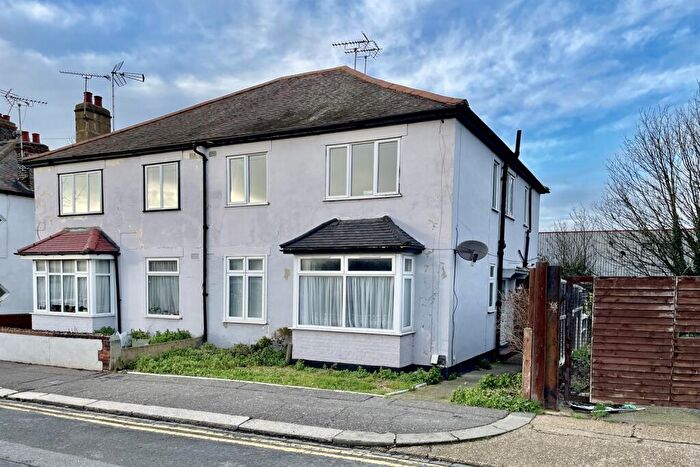 2 Bedroom Flat To Rent In Maldon Road, SS2