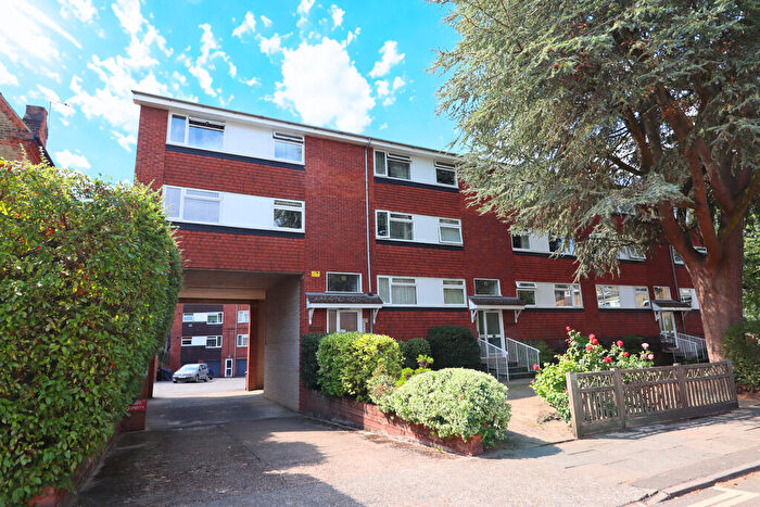 2 Bedroom Apartment To Rent In Parklands, Surbiton, KT5