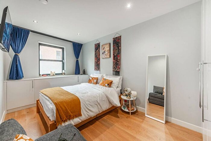 1 Bedroom Flat For Sale In Clifton Walk, Hammersmith, London, W6